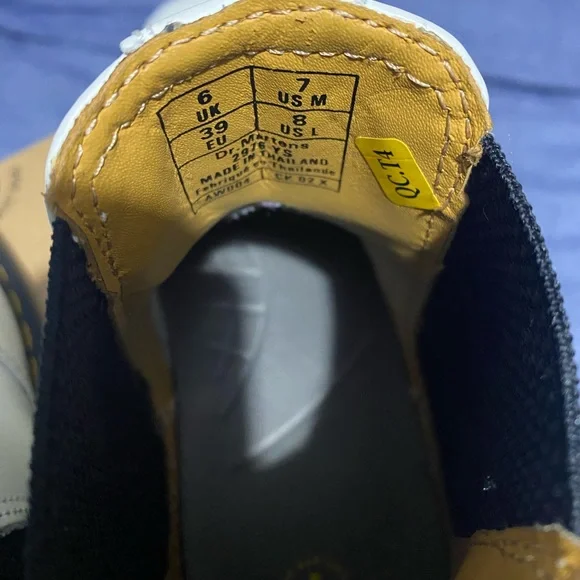 White Dr Martens Chelsea Boot size 8 - Picture 5 of 14